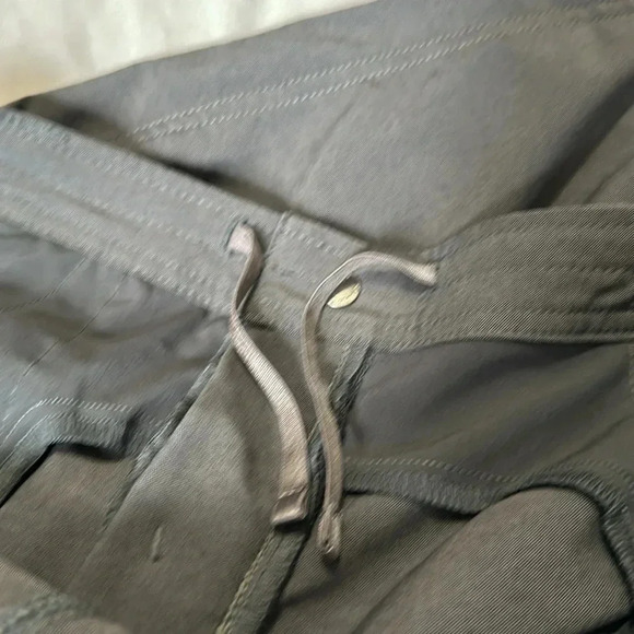 Kuhl Gray Trekr pants size 14 Short outdoor hiking - Picture 10 of 10